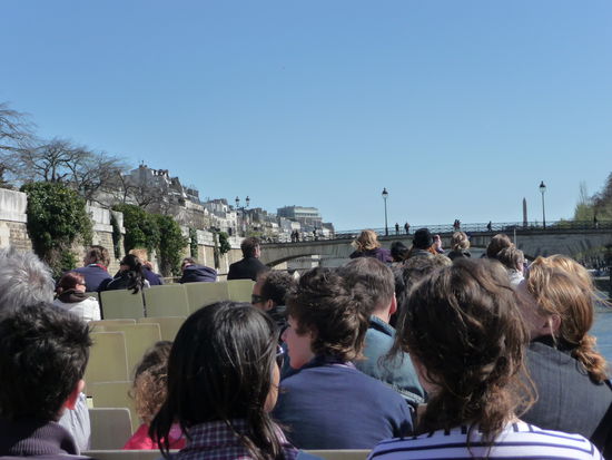 Eine Open-Air-Tour auf der Seine - Was gibt's bei diesem Wetter schöneres?
