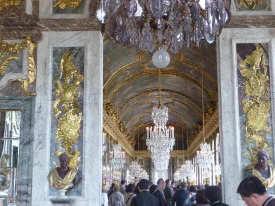 Auf dem Weg zum legendären Spiegelsaal von Versailles