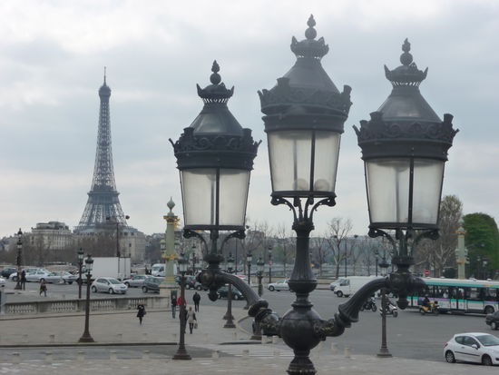 Am Place de la Concorde ging's in die Untergründe der Métro und wir fuhren zur letzten Station des Tages: dem Triumphbogen