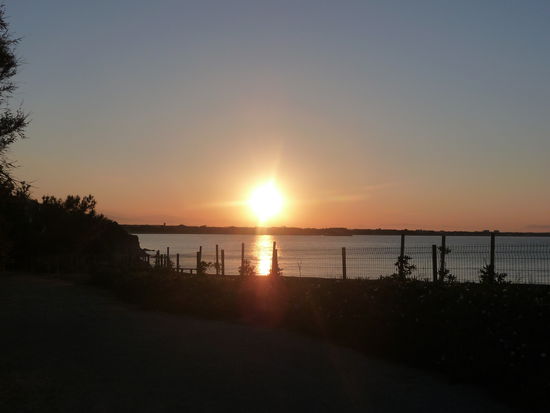 Sonnenuntergang auf dem Campingplatz - fast zu schön um wahr zu sein