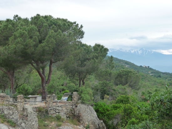 Stille Winkel und tolle Ausblicke auf die Pyrenäen gibt es hier zuhauf