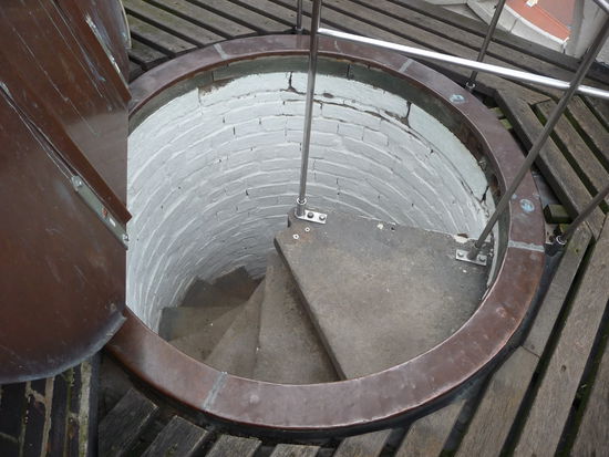 Durch diese steile, enge Wendeltreppe ging's hinauf