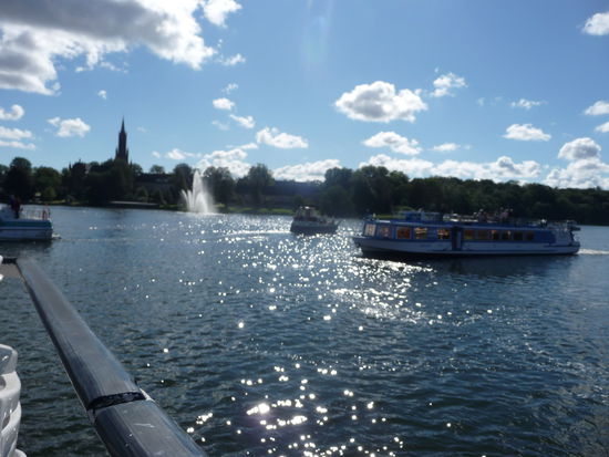 Blick vom Restaurant auf das Kloster Malchow und den gleichnamigen See