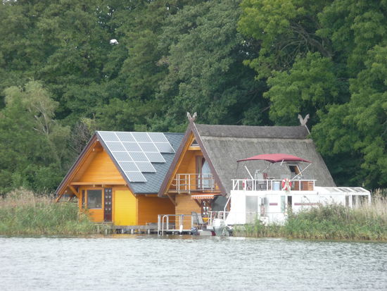 Idyllische Boots- und Ferienhäuser an der Müritz