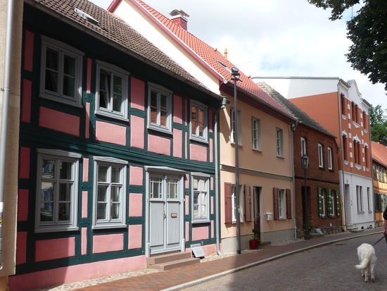 Hübsch restaurierte Altstadt-Gassen in Röbel