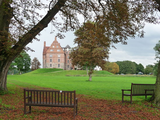 Fast schon herbstliche Impressionen auf Schloss Ulrichshusen