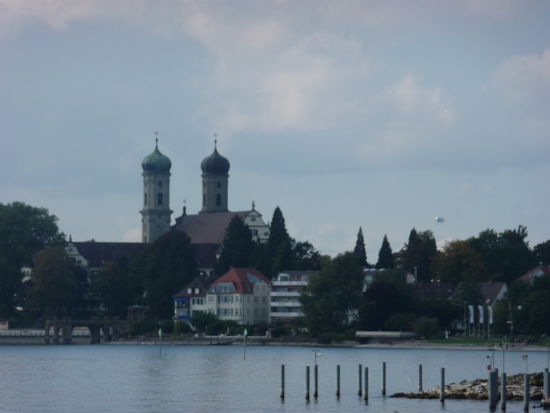 Die markante Schlosskirche war da das Ziel unseres Bummels entlang der Hafenpromenade
