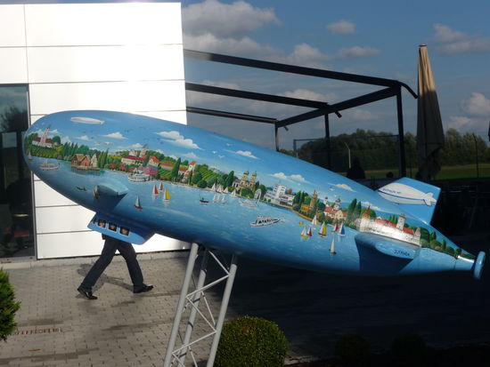 Zeppelin auf Schritt und Tritt.....