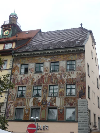 kunstvoll bemalte Häuserfassaden