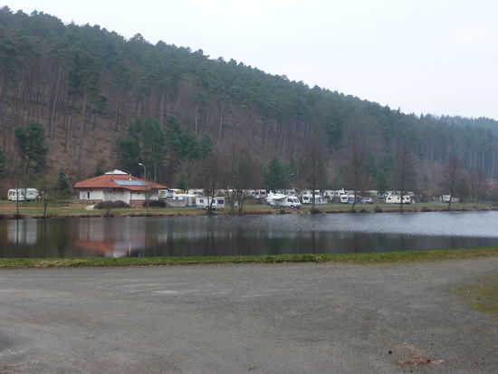 Der Campingplatz Sägmühle samt dazu gehörigem Weiher