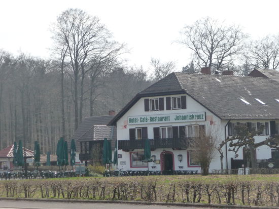 Zentraler Treffpunkt für Ausflügler, Motorradfahrer und Wanderer - das Johanniskreuz