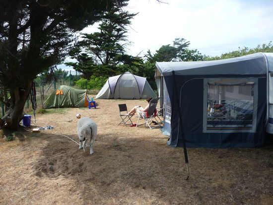 Unser Camp auf dem Logenplatz mit viel Platz und Auslauf