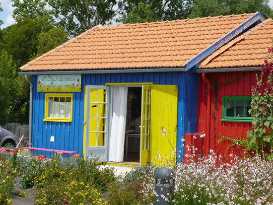 Die bunten Cabanes von Le Château: einst Fischerhütten, heute Sitz von Kunsthandwerkern und Galerien