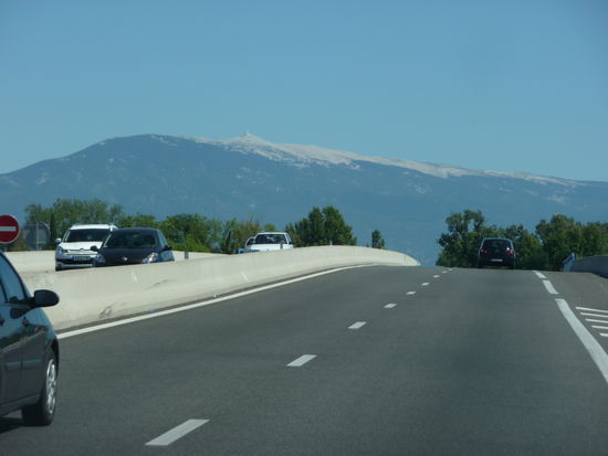 Der Mont Ventoux ist schon in Sichtweite - Willkommen in der Provence 