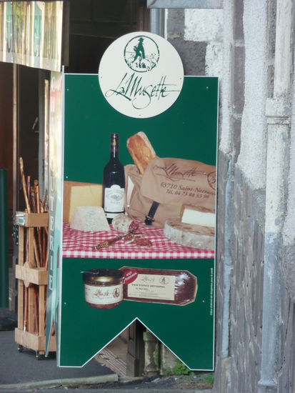 Unbedingt empfehlenswert - der leckere Saint-Nectaire-Weichkäse