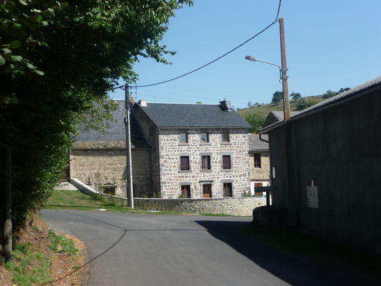 Der kleine Weiler Farges an der Route des Frommages