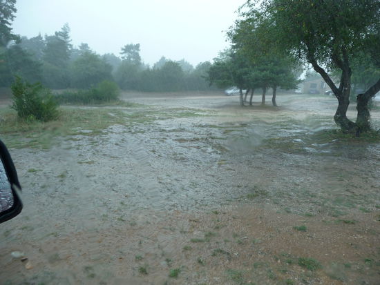 Sintflutartige Wassermassen kommen vom Himmel