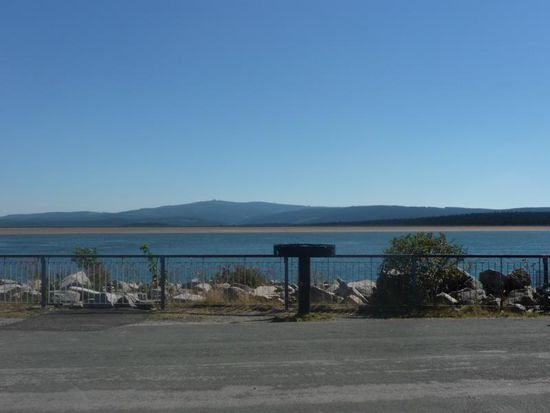 In der Ferne der Fichtelberg