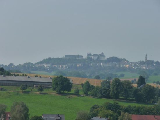 Stadt und Schloss aus Augustusburg aus der Ferne