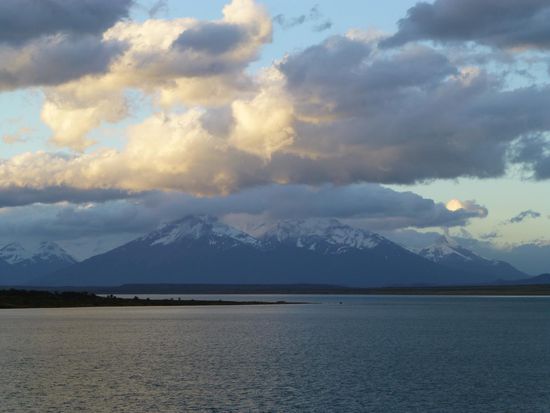 Abendstimmungen über Puerto Natales