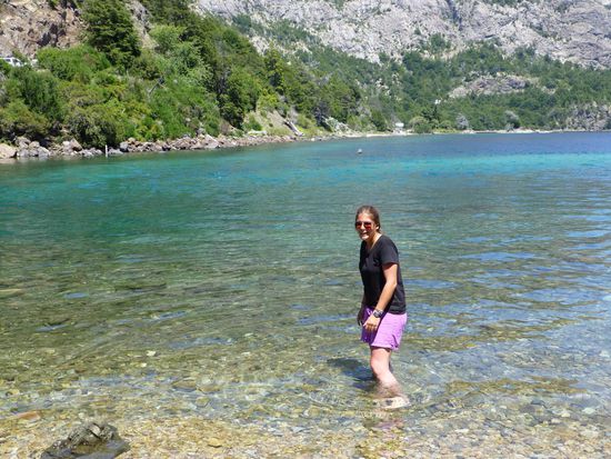 Abkühung zur Mittagspause. Warum nur habe ich mein Badezeug zuhause gelassen???
In diese klaren Fluten würde ich mich jetzt gerne stürzen