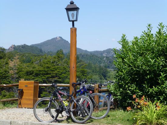 Mit diesem Verkehrsmittel sind wir stilgerecht angereist und konntes es vom Servicepersonal bewachen lassen 