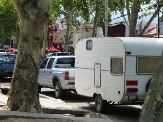 Eines der wenigen Wohnwagen-Gespanne, die wir in Argentinien gesichtet haben