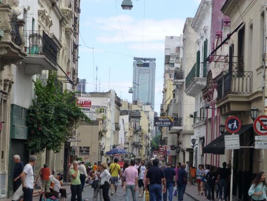 Flohmarkt-Treiben in San Telmo
