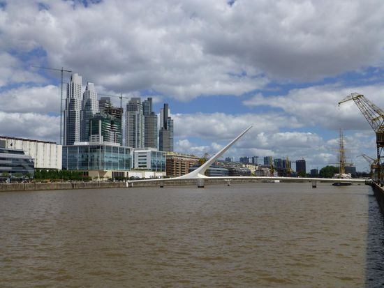 Das futuristische Hafenviertel, das ein wenig an Hamburg mit seiner Speicherstadt erinnert