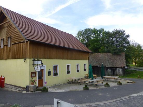 Das Gasthaus "Zum Eigenbau" gehört zum Campingplatz und hier lässt sich ganz vortrefflich die oberpfälzer Küche genießen