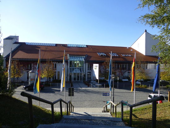 Eingang zum Kurmittelhaus und der wunderschönen Bade- und Wellnesslandschaft des Sibyllenbades