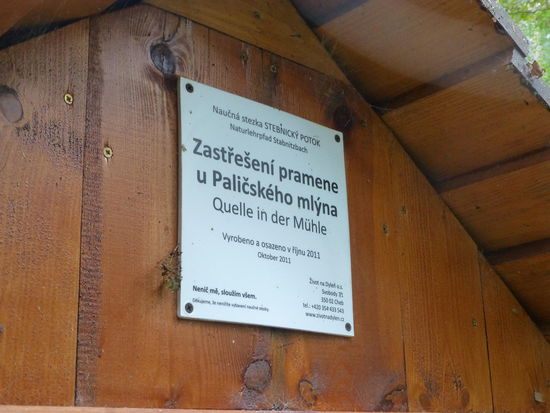 Zurück geht's durch ein idyllisches Bachtal mit verschiedenen Quellen....