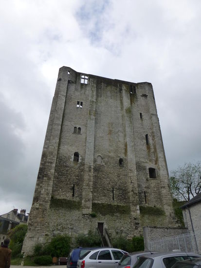 Ebenso der Donjon aus dem 11. Jahrhundert