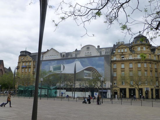 Am Bahnhofsplatz von Metz