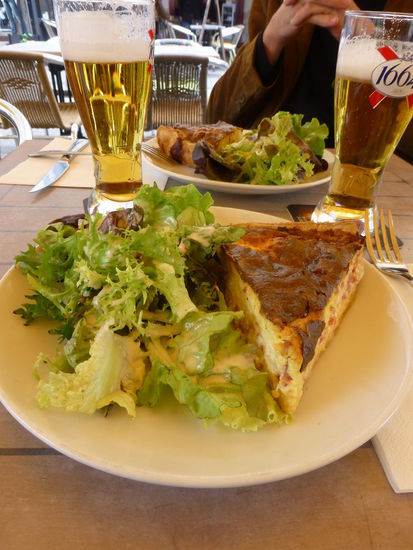 Am Place St. Jacques gibt es endlich die ersehnte Quiche Lorraine