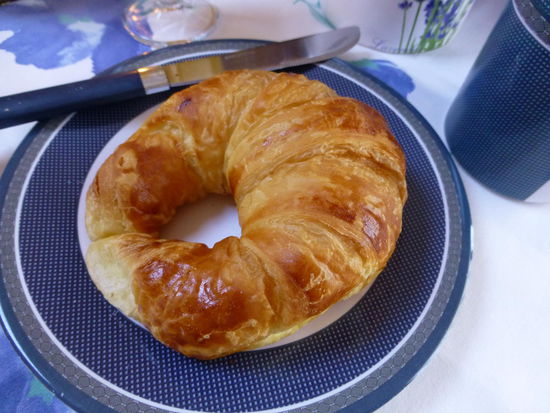 Das erste französische Croissant! So lecker schmecken die Teilchen halt nur hier