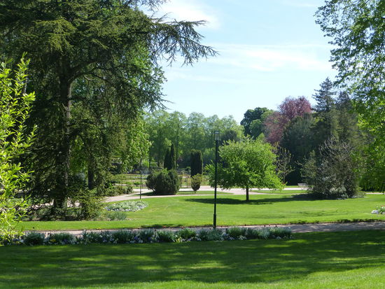 Den Parc de la Pépinière ließ der abgesetzte polnische König und spätere Herzog von Lothringen Stanislaus I. Leszczyski einst als Baumschule für Straßenalleen anlegen. Heute sind hier auch ein schöner Rosengarten sowie eine Skulptur von Rodin zu bewundern
