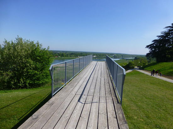 Skywalk hoch über der Loire