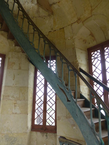 Eine steile Treppe führt hinauf und oben kann einen schon die Höhenangst überkommen....