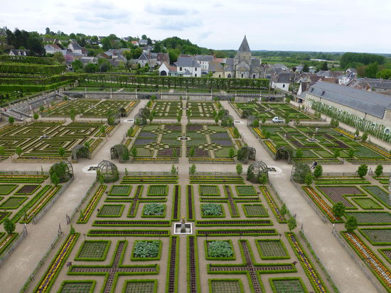 Gemüsebeete wie mit dem Lineal gezogen. Ganze Heerscharen von Gärntern sind hier das ganze Jahr über beschäftigt.