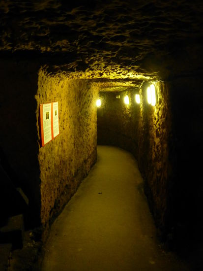 Rundgang durch die Felsenkeller der Cave von Montlouis