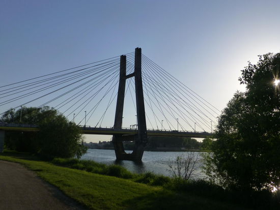Nomen est Omen: Unser Campingplatz "Pont de Bourgogne" mit Blick auf die Brücke