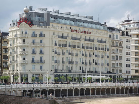 Prächtige Bäderarchitektur erwartet uns im Urlaubsort der spanischen Könige