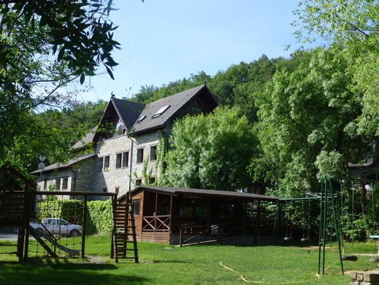 Das Empfangsgebäude des Campingplatzes in Boltana