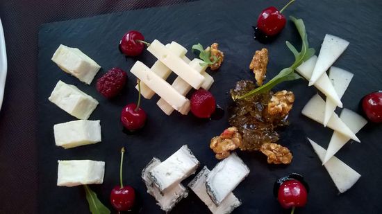 Eine verdiente "Brotzeit" nach diesem wunderschönen, ersten Wandertag in den Pyrenäen.