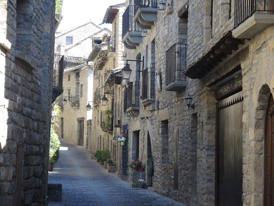 Malerische Altstadtgassen erwarten uns in Ainsa