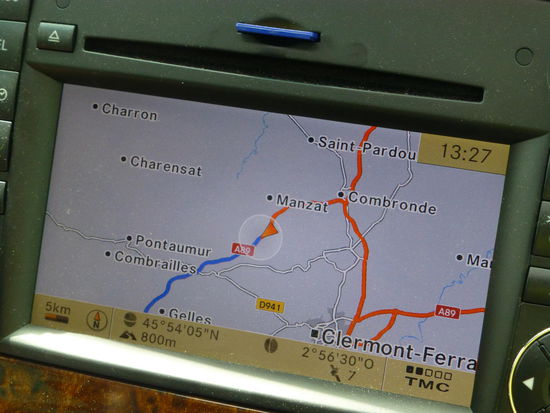 Bei Clermont-Ferrand geht es über das Zentralmassiv und auch die Autobahn steigt mit zahlreichen ups-and-downs auf über 800 Höhenmeter an