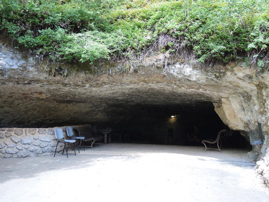 Der unspektakuläre Eingang zur größten Höhle des Périgord: die Grotte de Rouffignac