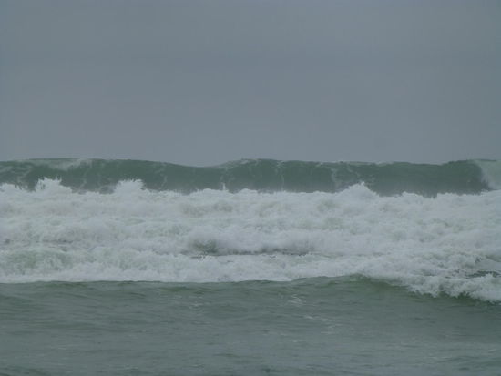 Die Wellen am Atlantik haben es in sich! Leider wird auch das Wetter schlechter...