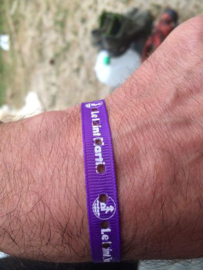 Allerdings sind Armbändchen Pflicht 